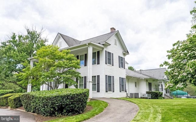 Backyard, Exterior, Facade, Queen Anne Victorian