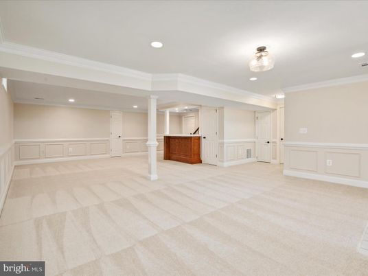 Empty room, Interior, Recessed Lighting