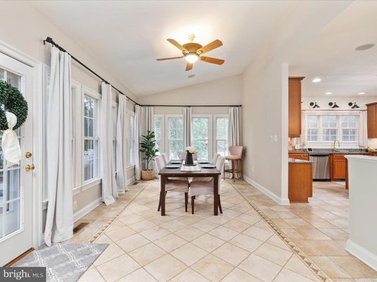 Dining room, Interior, Kitchen, Recessed Lighting