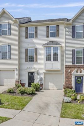 Attached, Exterior, Facade, Rowhouse