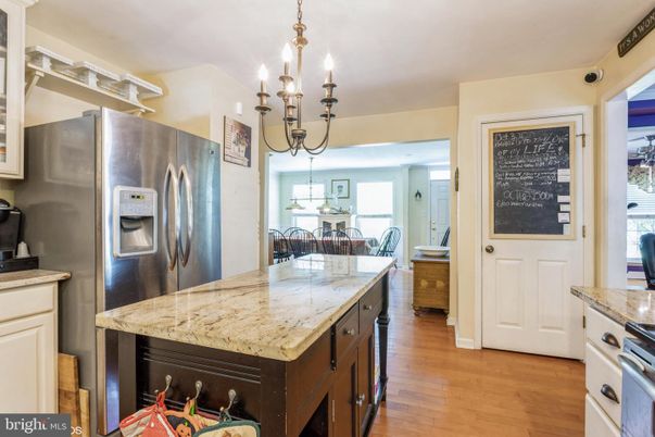 Chandelier, Dining room, Interior, Kitchen, Stainless Steel Appliances, Wood Texture Flooring
