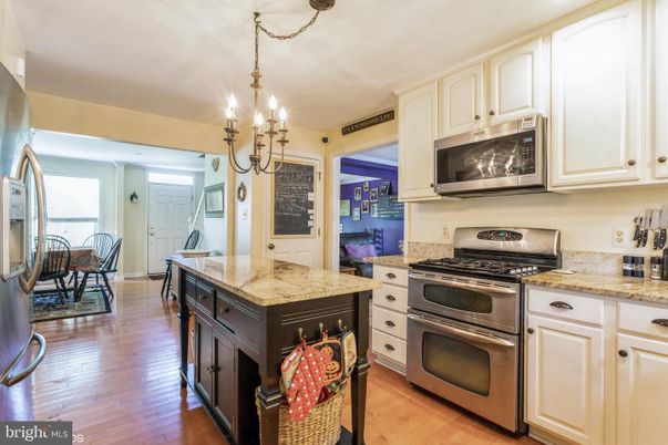 Chandelier, Dining room, Interior, Kitchen, Stainless Steel Appliances, Wood Texture Flooring