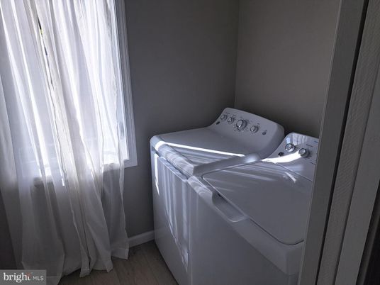 Interior, Washer, Wood Texture Flooring
