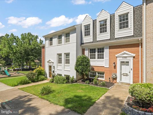 Exterior, Facade, Brick Facade, Rowhouse