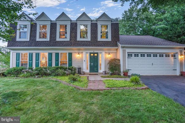 Attached, Exterior, Facade, Cape Cod