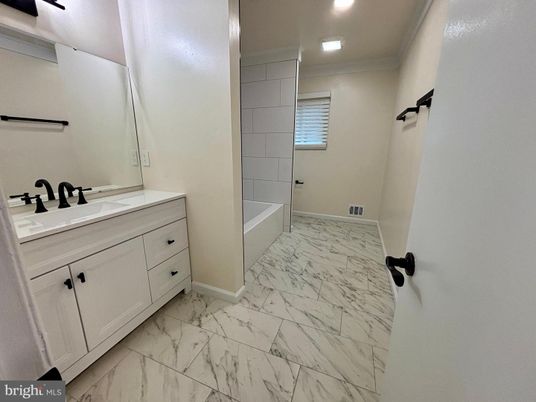 Bathroom, Interior, Marble, Recessed Lighting