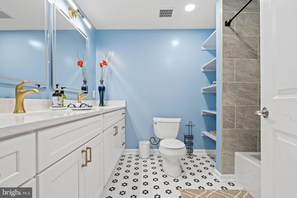 Bathroom, Interior, Recessed Lighting