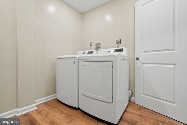 Interior, Washer, Wood Texture Flooring