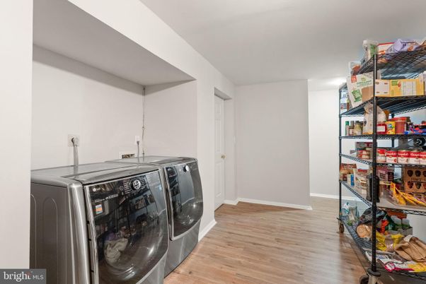 Interior, Washer, Wood Texture Flooring