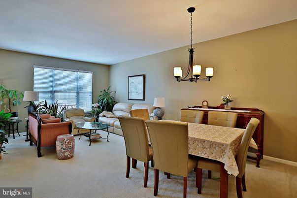 Chandelier, Dining room, Interior, Living room