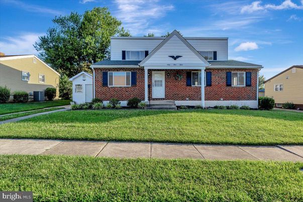 Exterior, Facade, Brick Facade, Split Level