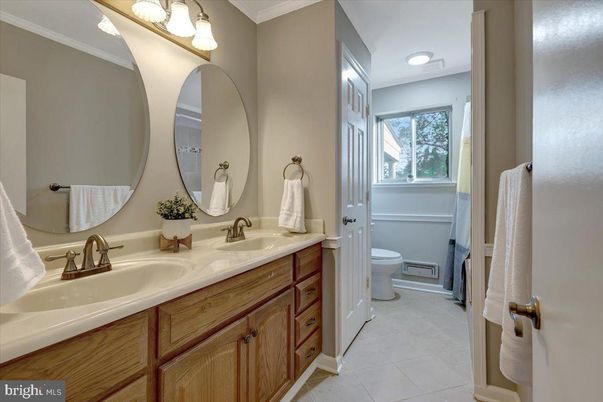 Bathroom, Dual Sink Vanities, Interior, Recessed Lighting