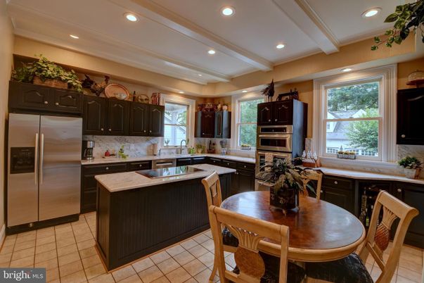 Dining room, Interior, Kitchen, Recessed Lighting, Stainless Steel Appliances