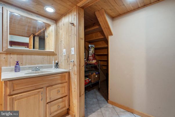 Bathroom, Interior, Recessed Lighting, Wooden Ceilings, Wooden Walls