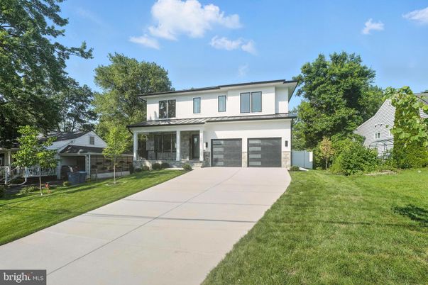 Attached, Backyard, Exterior, Facade, Modern