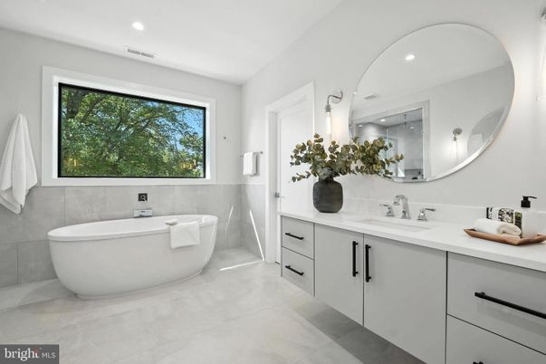Bathroom, Dual Sink Vanities, Free Standing Baths, Interior, Recessed Lighting