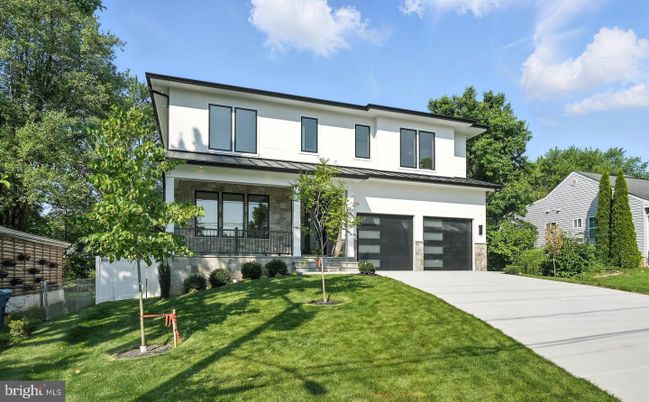 Attached, Exterior, Facade, Modern