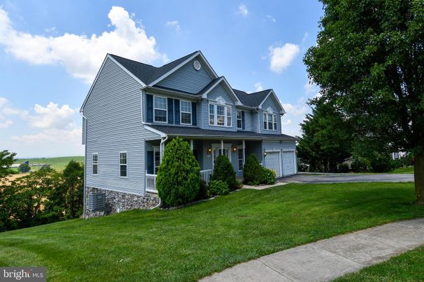 Attached, Exterior, Facade, Farmhouse