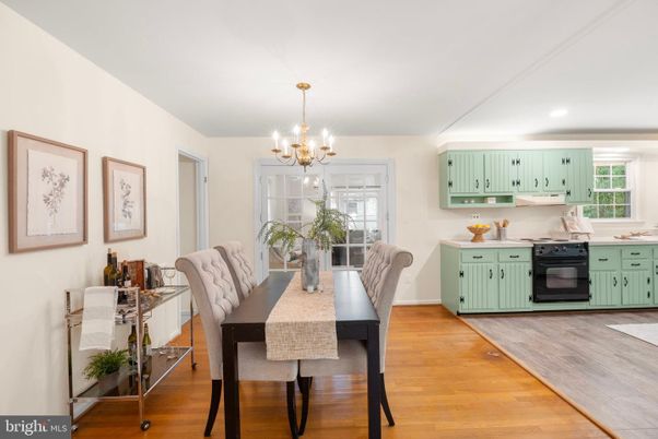 Chandelier, Dining room, Interior, Kitchen, Recessed Lighting, Wood Texture Flooring