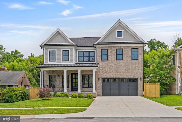 Attached, Exterior, Facade, Farmhouse
