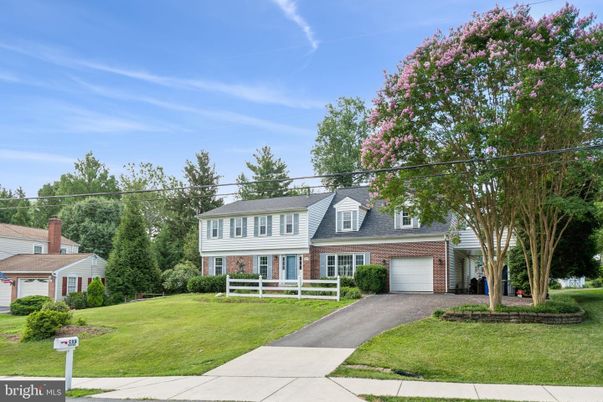 Attached, Backyard, Exterior, Facade, Brick Facade, Georgian