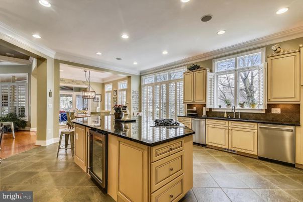 Dining room, Interior, Kitchen, Pendant Lights, Recessed Lighting, Stainless Steel Appliances
