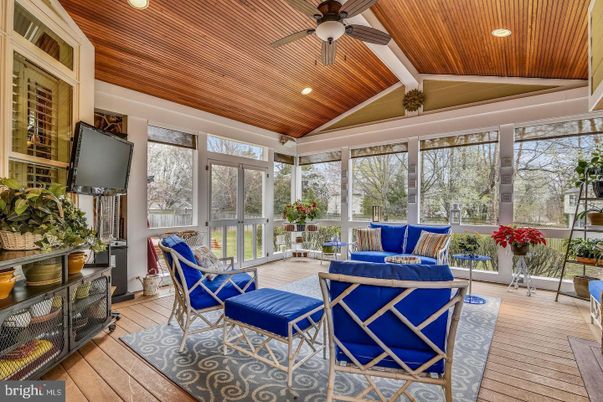 Interior, Living room, Recessed Lighting, Sun Room, Wooden Ceilings, Wood Texture Flooring