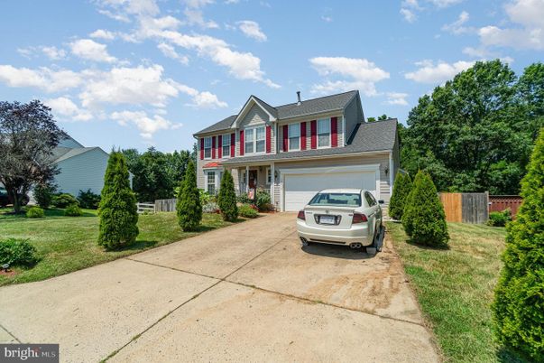 Attached, Exterior, Facade, Cape Cod