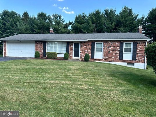 Attached, Exterior, Facade, Brick Facade, Ranch