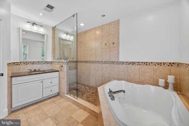 Bathroom, Dual Sink Vanities, Glass Shower, Interior, Recessed Lighting