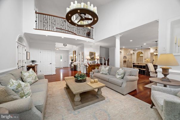 Chandelier, Interior, Kitchen, Living room, Pendant Lights, Recessed Lighting, Wood Texture Flooring
