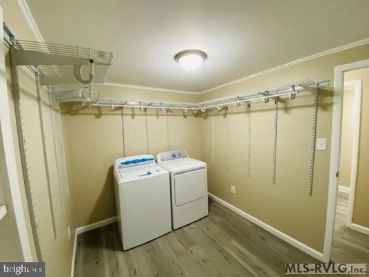Interior, Washer, Wood Texture Flooring