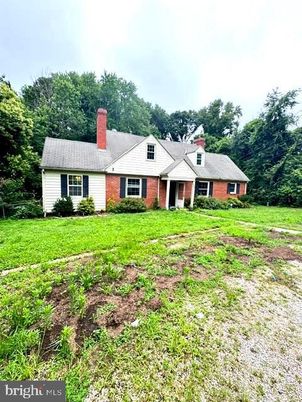 Backyard, Exterior, Facade, Brick Facade, Cape Cod