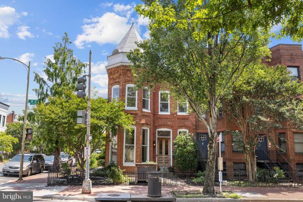 Exterior, Facade, Brick Facade, Rowhouse
