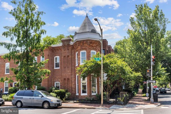 Exterior, Facade, Brick Facade, Queen Anne Victorian