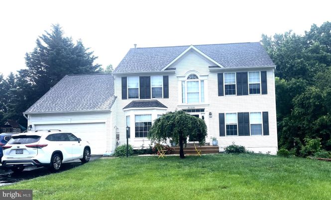 Attached, Exterior, Facade, Cape Cod