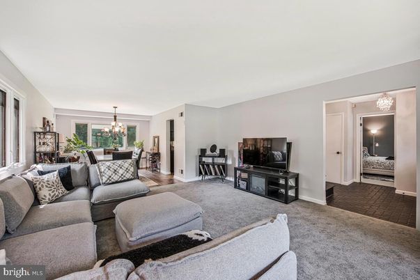 Chandelier, Dining room, Interior, Living room