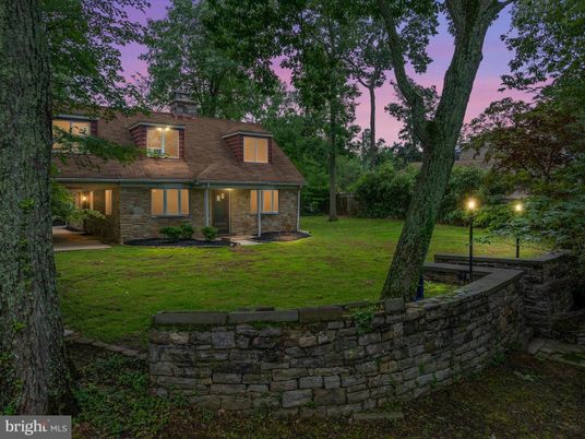 Backyard, Exterior, Facade, Cape Cod