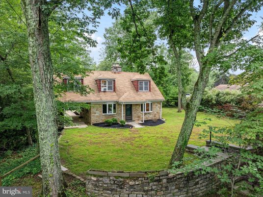 Backyard, Exterior, Facade, Brick Facade, Cape Cod