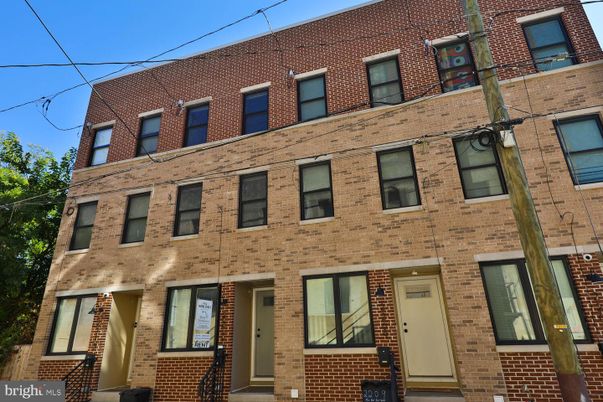 Exterior, Facade, Brick Facade, Rowhouse