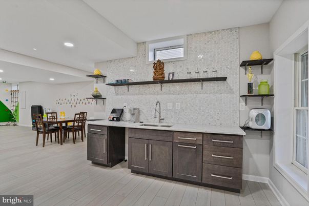 Dining room, Interior, Kitchen, Pendant Lights, Recessed Lighting, Wood Texture Flooring