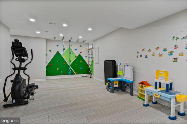 Fitness Equipment, Interior, Recessed Lighting, Wood Texture Flooring