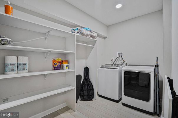 Interior, Recessed Lighting, Washer, Wood Texture Flooring