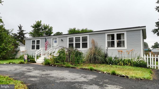 Exterior, Facade, Cape Cod