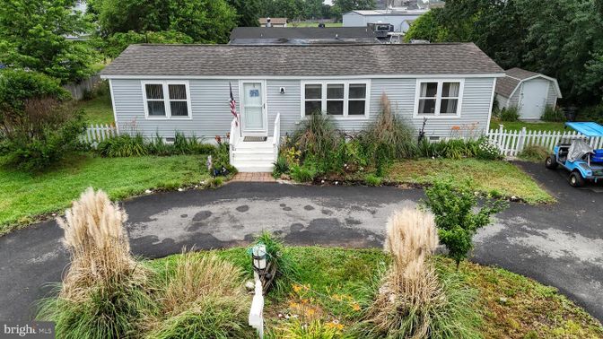 Exterior, Facade, Cape Cod