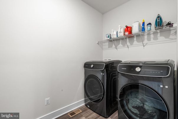 Interior, Washer, Wood Texture Flooring