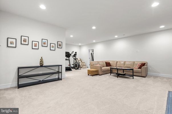 Fitness Equipment, Interior, Living room, Recessed Lighting