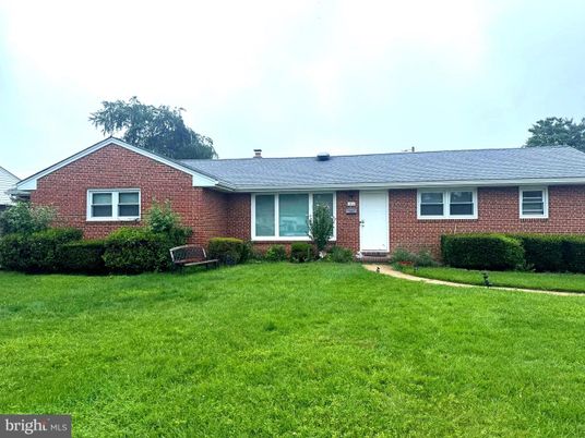 Exterior, Facade, Brick Facade, Ranch