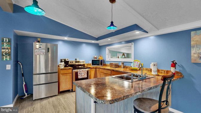 Interior, Kitchen, Pendant Lights, Recessed Lighting, Stainless Steel Appliances