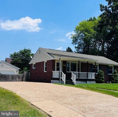 Attached, Exterior, Facade, Brick Facade, Ranch